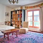 Cozy In Et Solorgues Semesterbostad