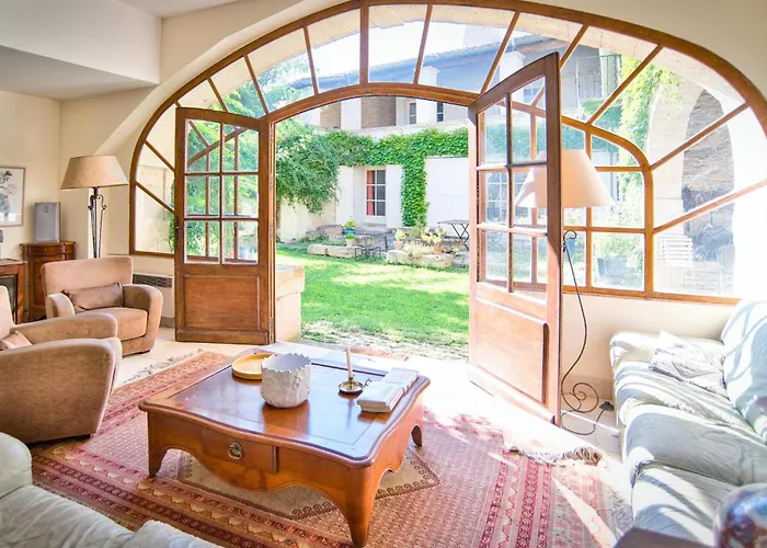 Casa vacanze Awesome In Et Solorgues *